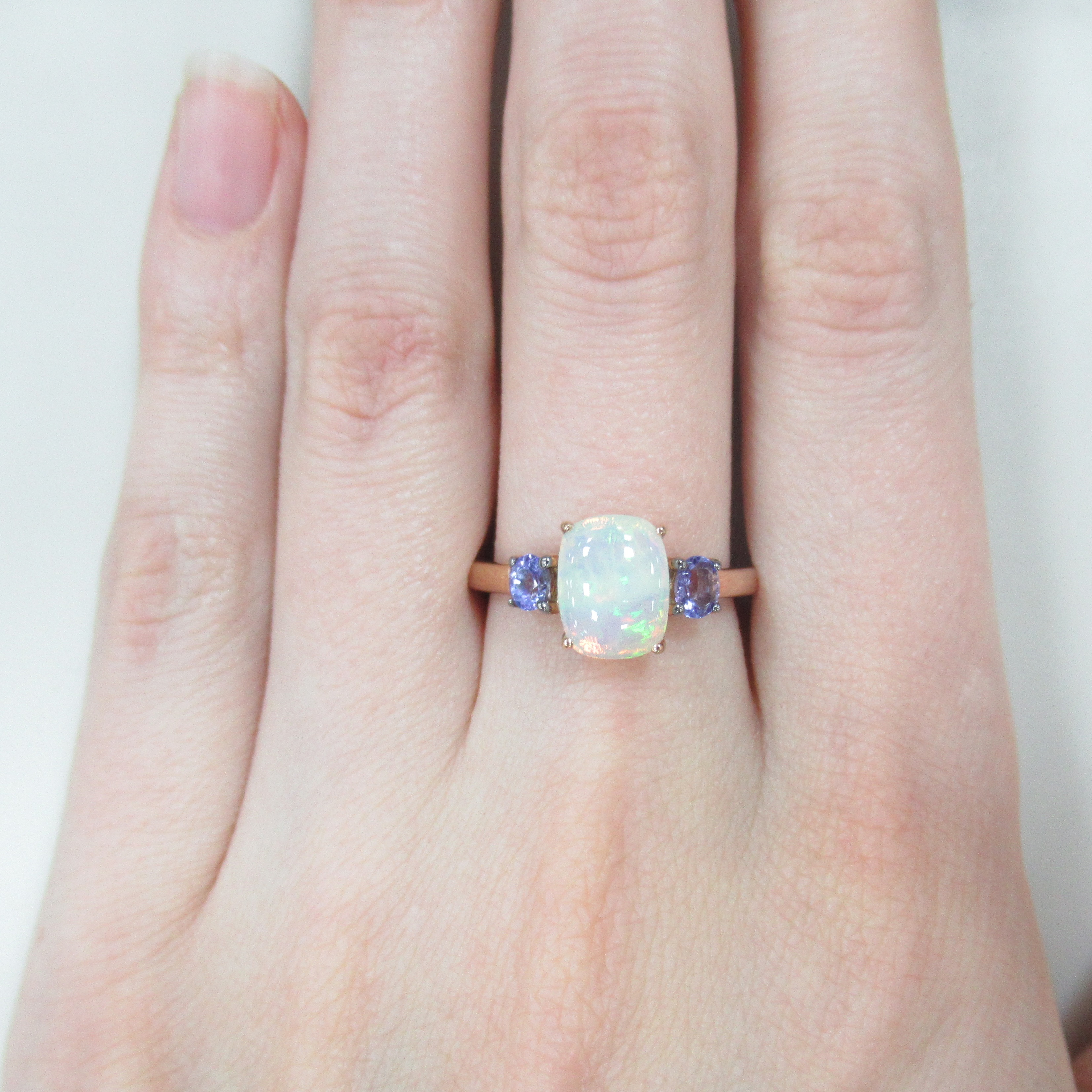 Серебряное кольцо с опалом и танзанитами